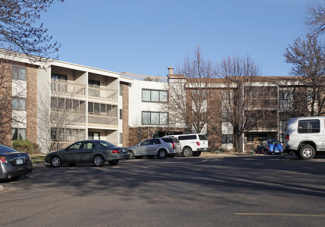 Lakewood Village Condominium in White Bear Lake, MN - Building Photo - Building Photo