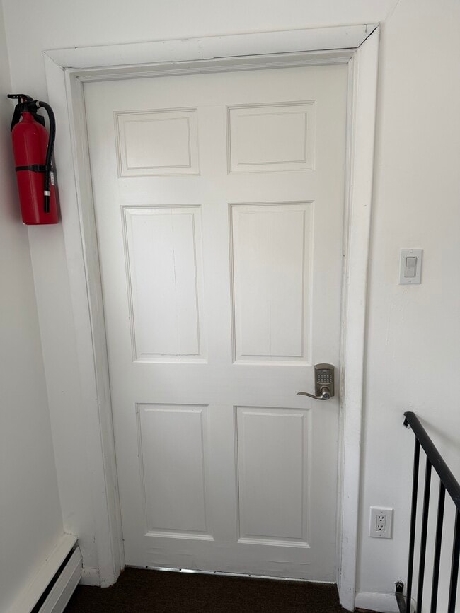 126 4th Ave, Unit 1 in Broomall, PA - Foto de edificio - Building Photo