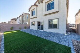 480 Silverweed Ave in Henderson, NV - Building Photo - Building Photo