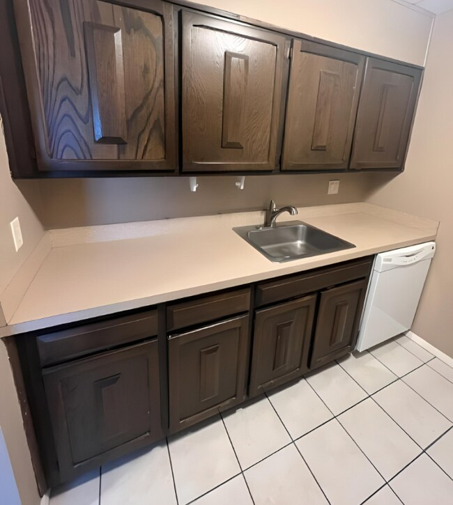 4401 S 27th St-Unit -B in Lincoln, NE - Building Photo - Building Photo