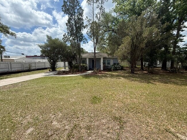 5305 Whiteway Dr in Tampa, FL - Building Photo - Building Photo