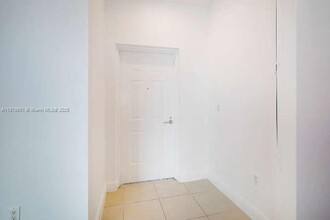 7280 SW 90th St in Miami, FL - Building Photo - Building Photo