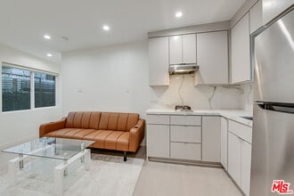 8710 Chalmers Dr in Los Angeles, CA - Building Photo - Building Photo