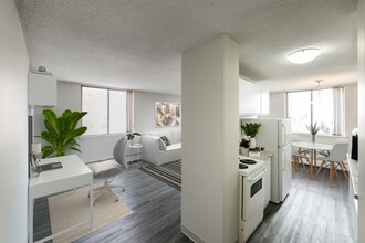 Garneau Towers Apartments in Edmonton, AB - Building Photo - Building Photo