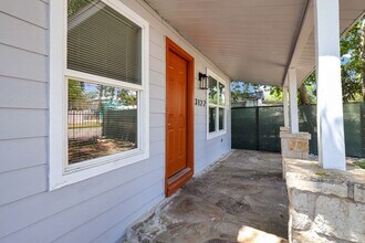 3122 W César E Chávez Blvd in San Antonio, TX - Building Photo - Building Photo