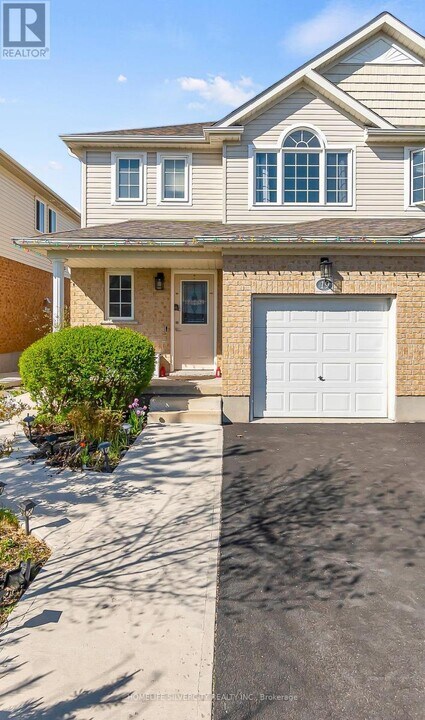 19 Dougall St in Guelph, ON - Building Photo