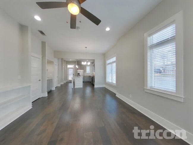 6813 Charlotte Pike in Nashville, TN - Foto de edificio - Building Photo