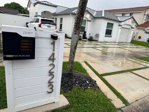 14223 SW 92nd St in Miami, FL - Building Photo - Building Photo