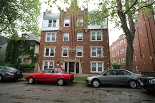 1261 W Argyle St in Chicago, IL - Building Photo