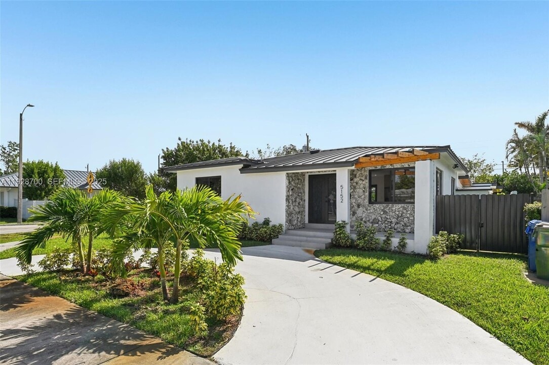 5152 SW 6th St in Coral Gables, FL - Building Photo