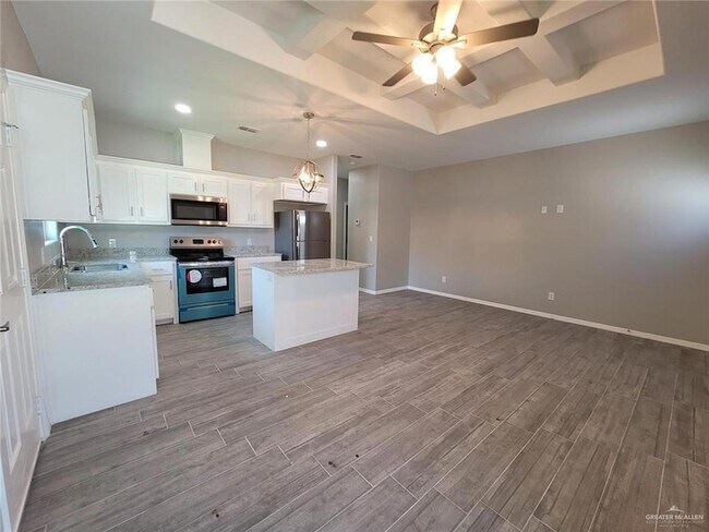 1913 Davenport St, Unit 2 in Weslaco, TX - Building Photo - Building Photo