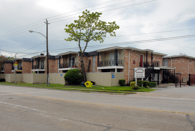 MacArthur Park Apartments