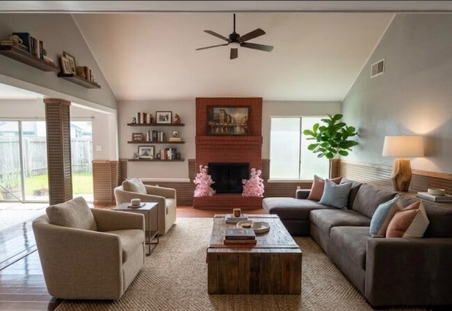 11414 Chariot Dr