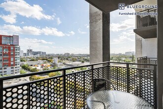 23 NE 17th Ter in Miami, FL - Foto de edificio - Building Photo
