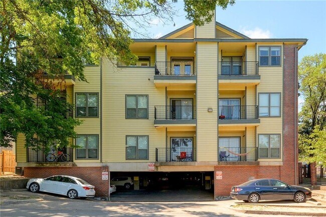 property at 914 W 26th St
