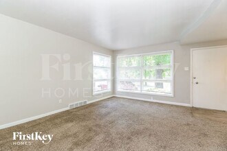 945 S Lafayette St in Florissant, MO - Building Photo - Building Photo