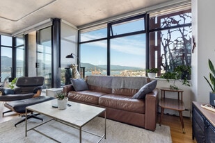 128 W Cordova St in Vancouver, BC - Building Photo