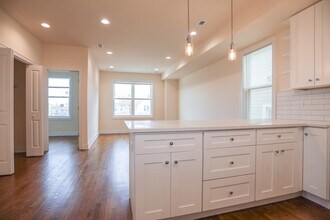2342 N Lawndale Ave in Chicago, IL - Building Photo - Building Photo