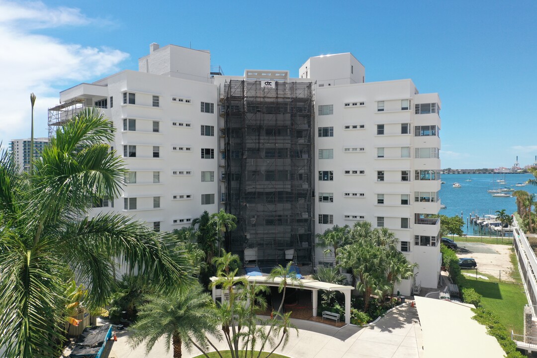 Belle Towers Condominium in Miami Beach, FL - Building Photo