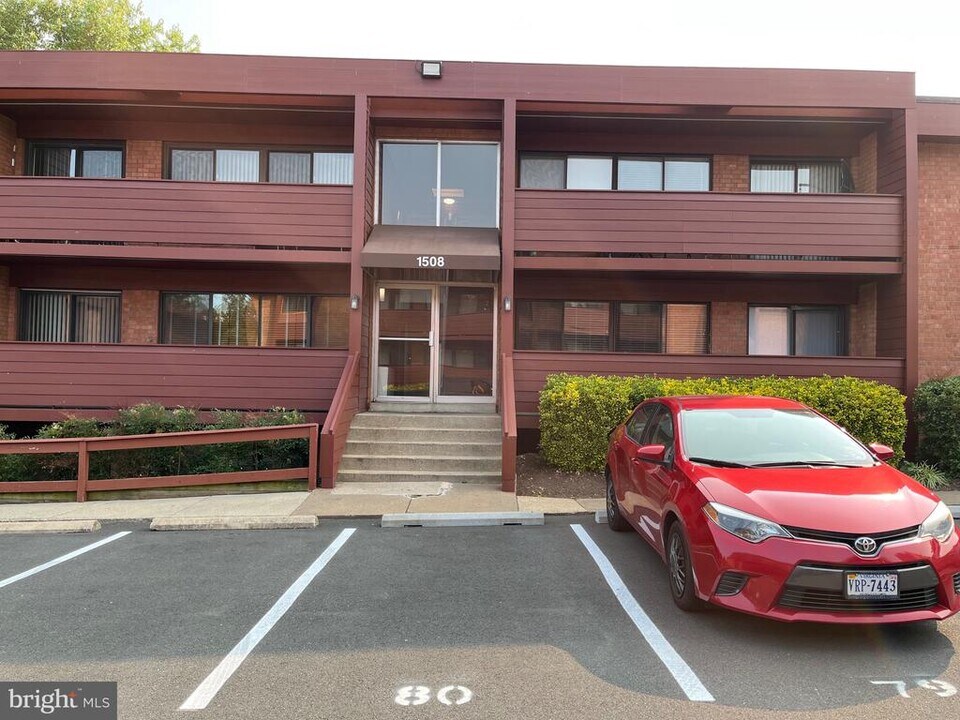 1508 S George Mason Dr in Arlington, VA - Building Photo