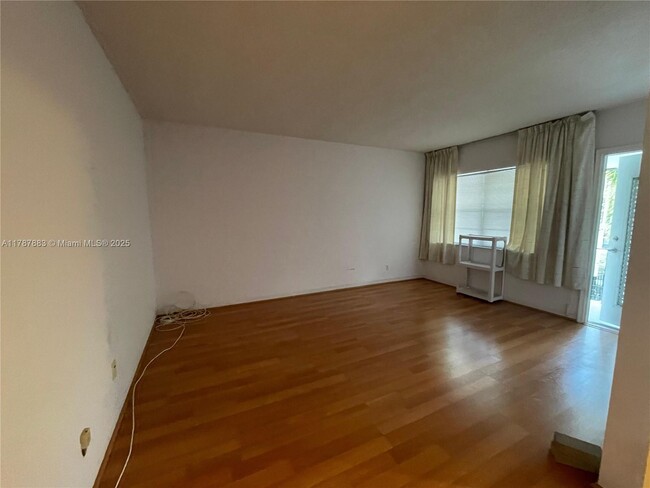 1300 N 17th Ave in Hollywood, FL - Building Photo - Building Photo