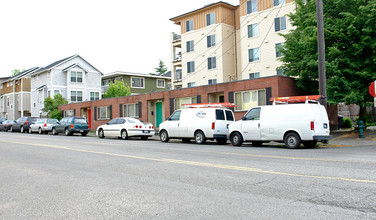 5700-5708 20th Ave NW in Seattle, WA - Foto de edificio - Building Photo