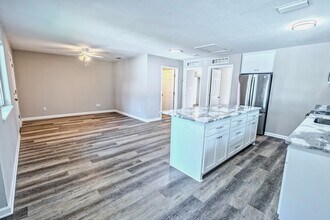 1410 Shallow Brook in Tallahassee, FL - Foto de edificio - Building Photo