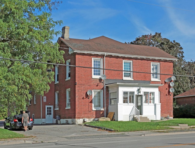 610 Dundas St W in Whitby, ON - Building Photo - Building Photo