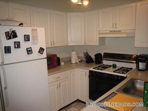 322 St Paul St in Brookline, MA - Foto de edificio - Building Photo