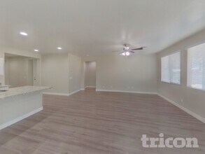 2618 E Danbury Rd in Phoenix, AZ - Foto de edificio - Building Photo