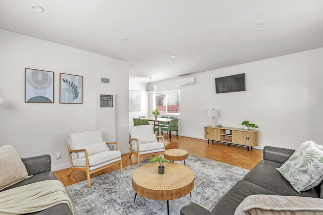 15006 Burin Ave in Lawndale, CA - Foto de edificio - Building Photo