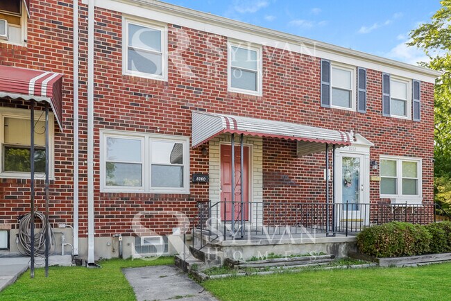 8760 Cimarron Cir in Parkville, MD - Foto de edificio - Building Photo