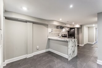 1952 Calvert St NW, Unit 1 in Washington, DC - Foto de edificio - Building Photo