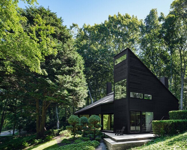 348 Millstone Brook Rd in Southampton, NY - Building Photo - Building Photo