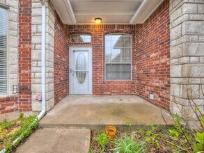608 N Cherokee Way in Mustang, OK - Building Photo - Building Photo