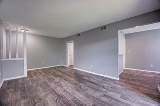 Astoria Park Apartment Homes in Indianapolis, IN - Foto de edificio - Building Photo