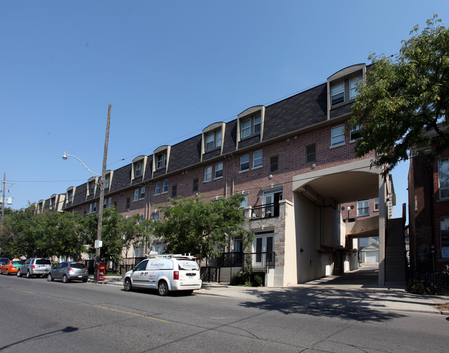 51-55 Halton St in Toronto, ON - Building Photo - Primary Photo