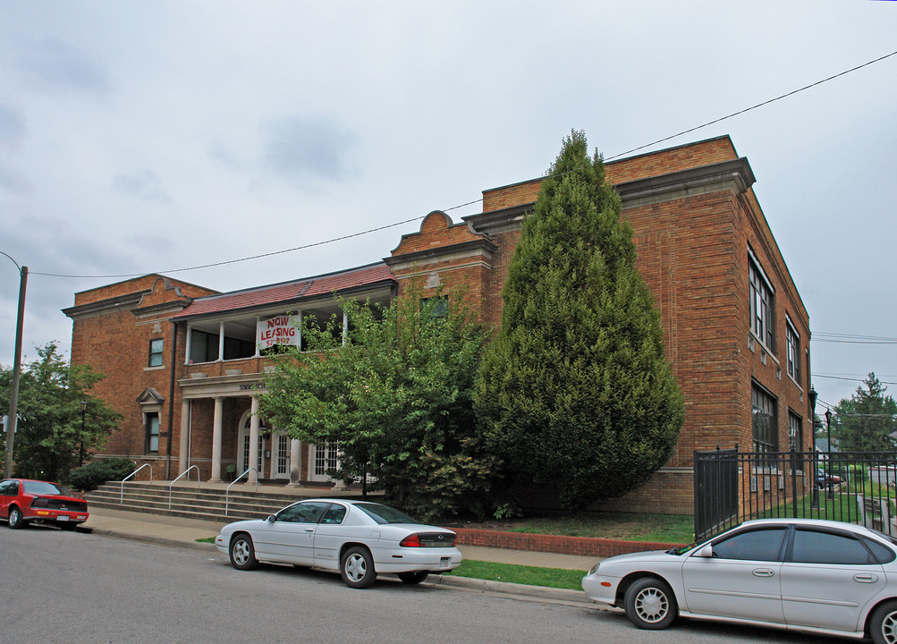 Simms School Apartments in Huntington, WV - Building Photo