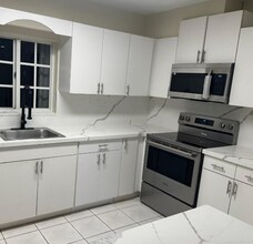 7640 NW 182nd Terrace in Hialeah, FL - Building Photo - Building Photo