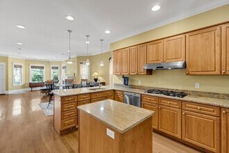 73 Lexington Ave, Unit 2 in Somerville, MA - Foto de edificio - Building Photo