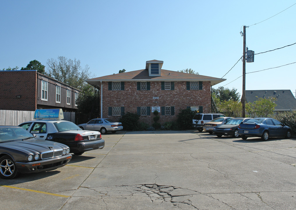 2121 Cleary Ave in Metairie, LA - Building Photo