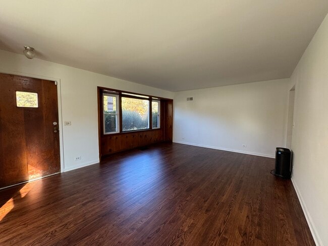 29W211 Calumet Ave E in Warrenville, IL - Building Photo - Building Photo