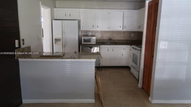 3658 E Bell Dr in Davie, FL - Building Photo - Building Photo