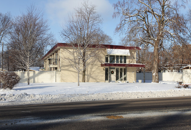 9040 Nicollet Ave S in Bloomington, MN - Building Photo - Building Photo