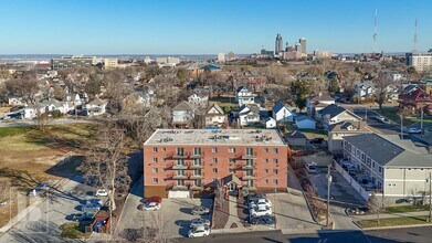 The Park Terrace in Omaha, NE - Foto de edificio - Building Photo