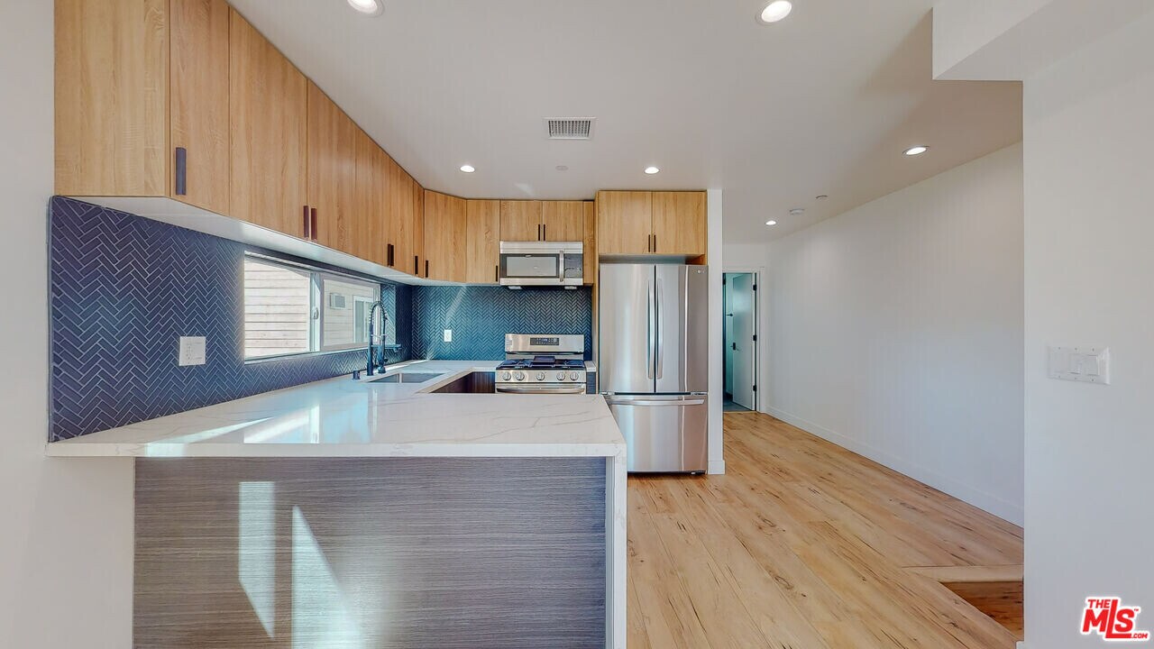 14423 Califa St-Unit -1/2 in Los Angeles, CA - Building Photo