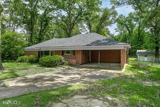 6119 Bradford Dr in Shreveport, LA - Building Photo - Building Photo