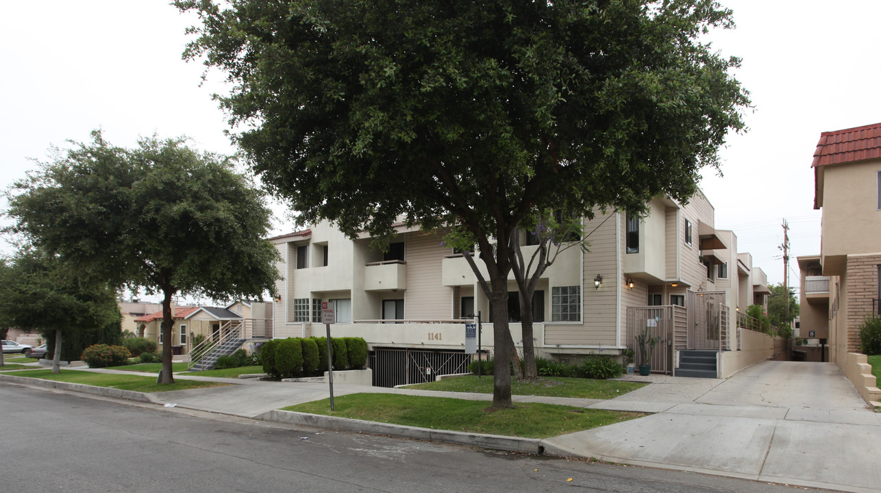 1141 Thompson Ave in Glendale, CA - Building Photo