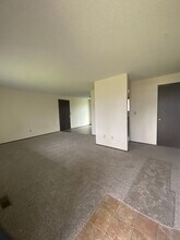 140 11th St in Dayton, OR - Building Photo - Building Photo