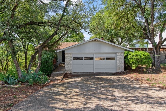 4810 Timberline Dr in Rollingwood, TX - Building Photo - Building Photo